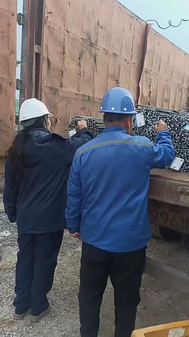 拉钢筋的车注意了,此车罚款三万拘留五天,莫伸手,伸手必被捉!