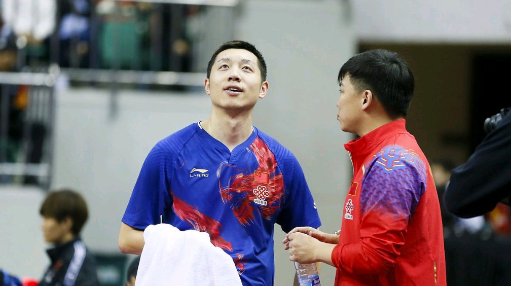 樊振东复出横扫41岁老将侯英超,许昕搭档周恺轻取中韩搭档,上海地产9