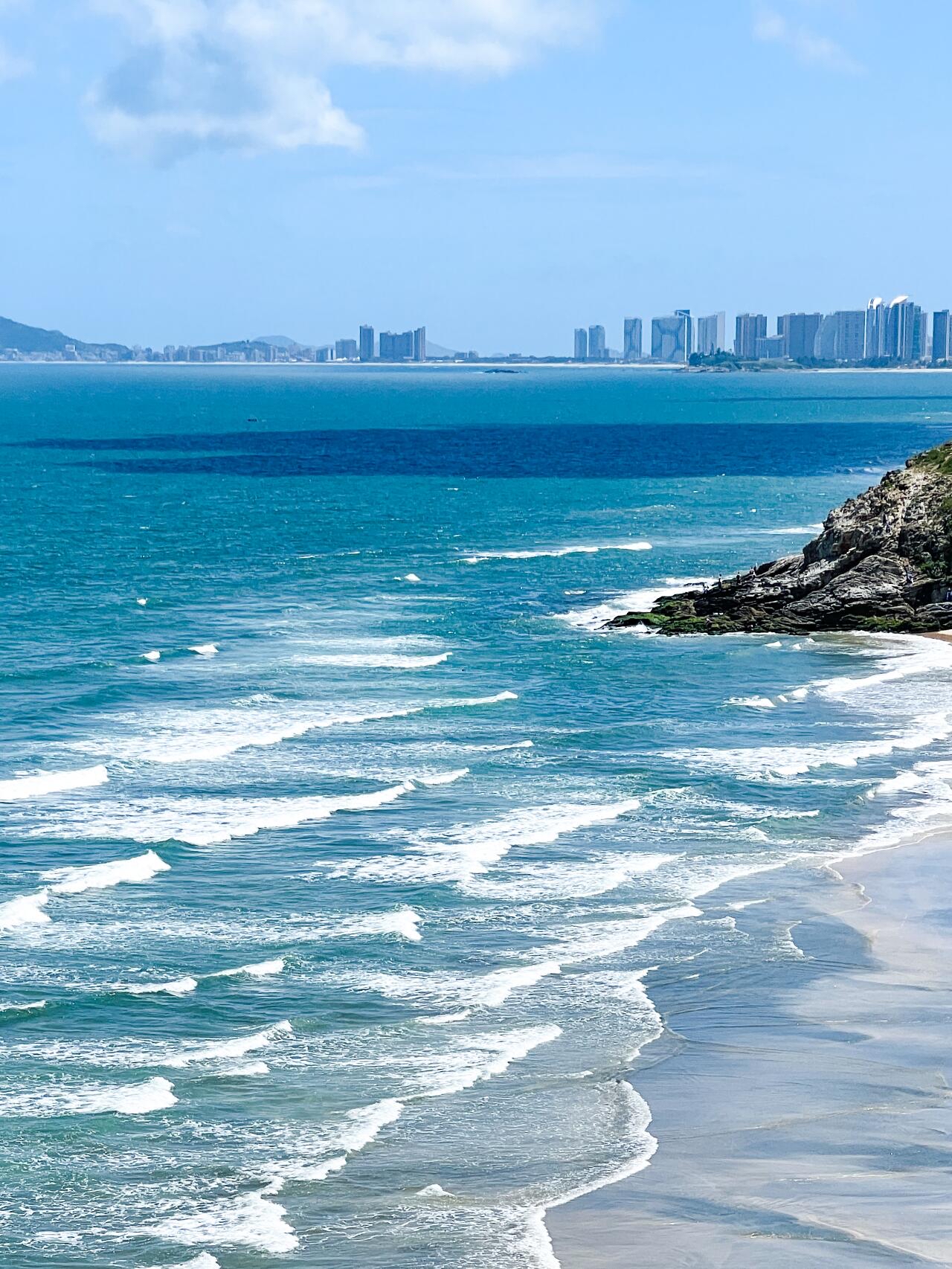 暖冬看海也别有情趣!