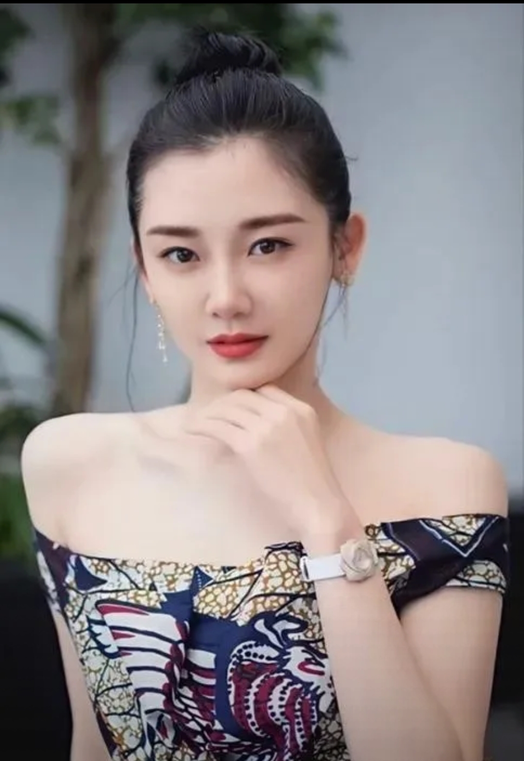 冯小刚导演的眼光真是毒辣,他当初选苗苗拍《芳华》,让她一炮而红