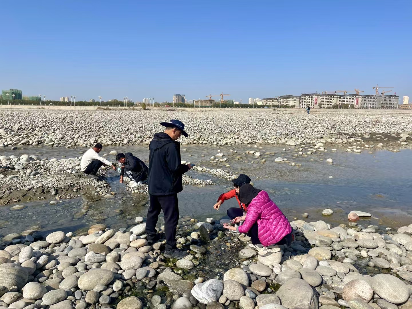 玉龙喀什河捡石头