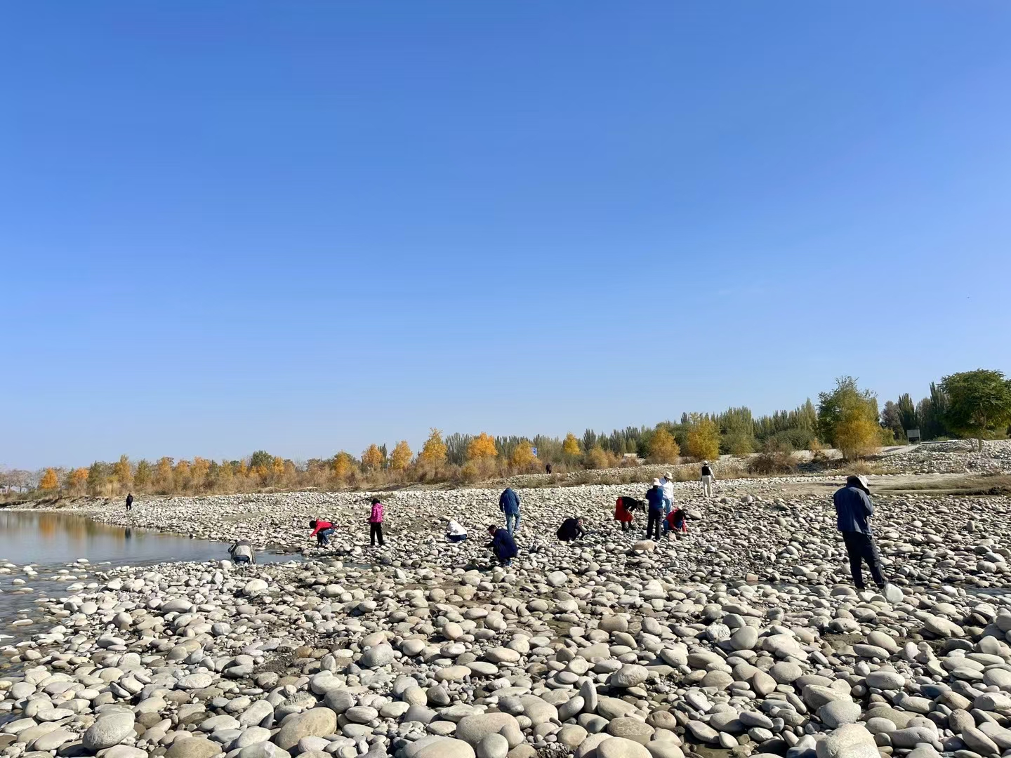 玉龙喀什河捡石头