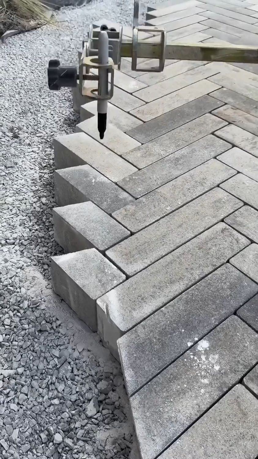 国外室外地面砖切割工艺!