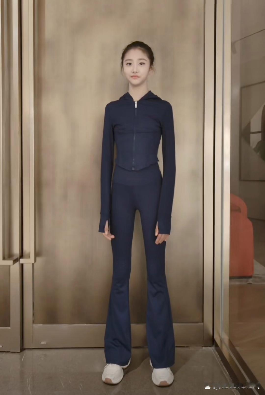 腕线过裆,这是什么水平?