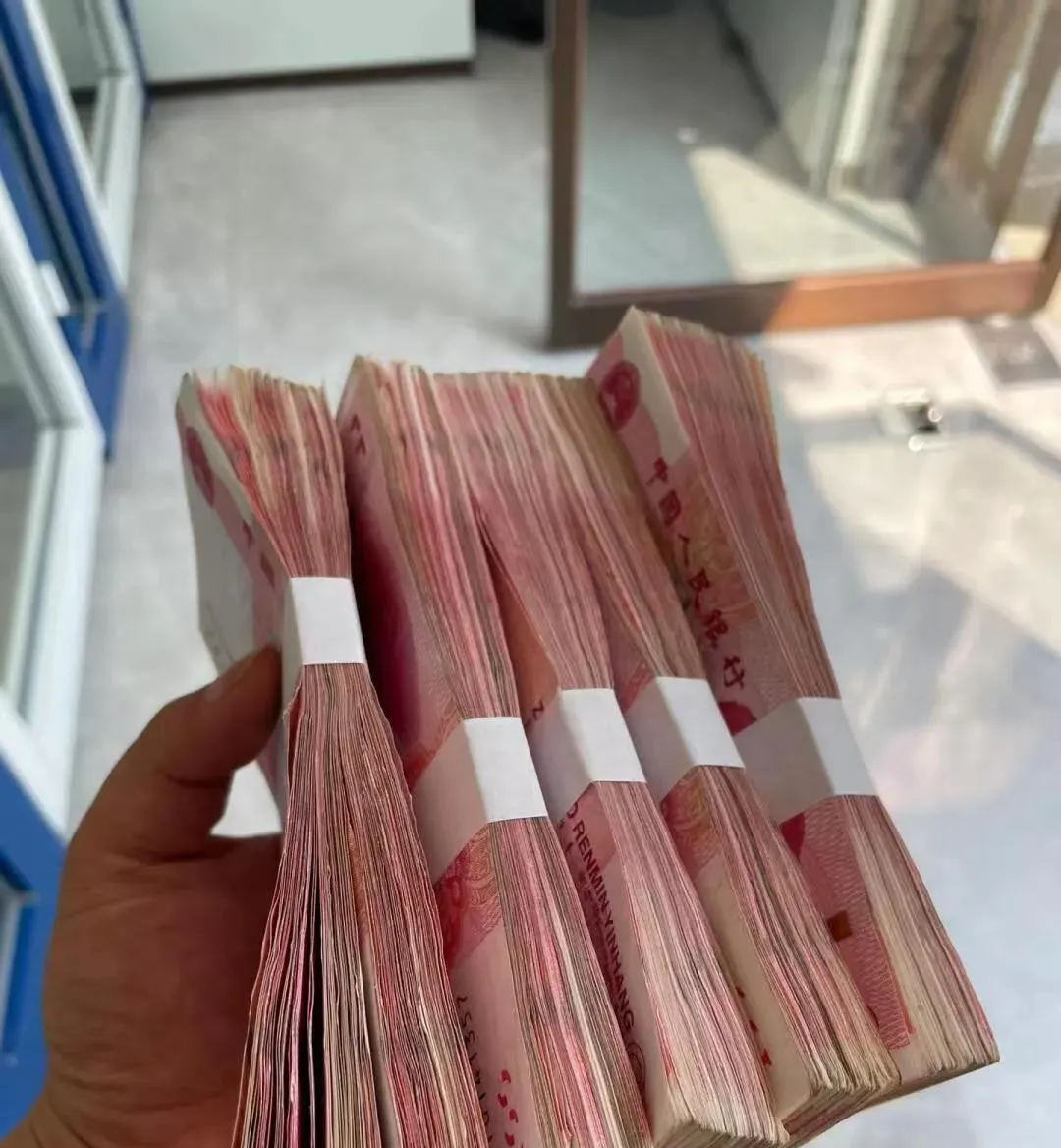 到了窗口,我问工作人员5万元一年的利息有多少