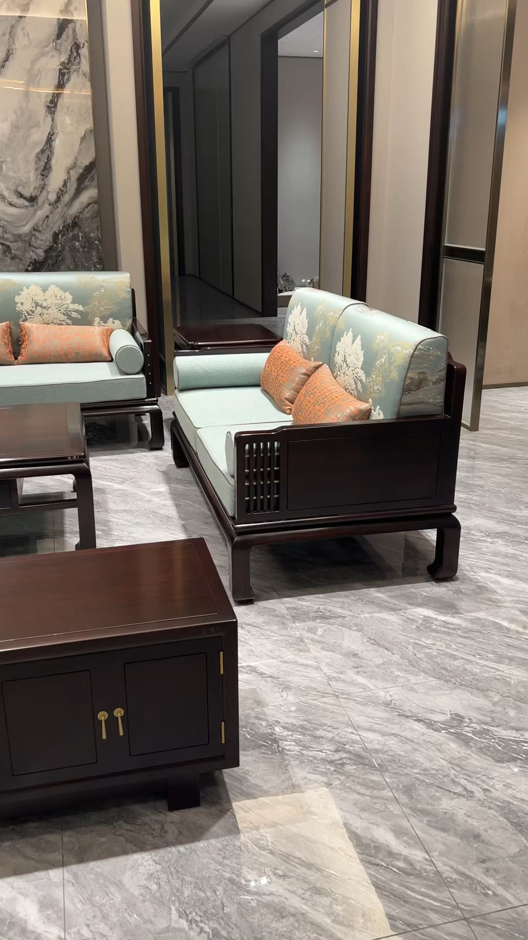 马蹄脚新中式沙发,小户型客厅实木简约家具,高脚造型方便打理