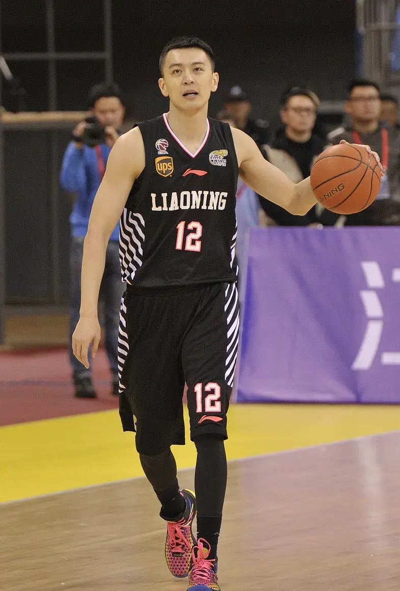 杨鸣在cba一共为辽蓝打了490场比赛,得到3990分,场均8