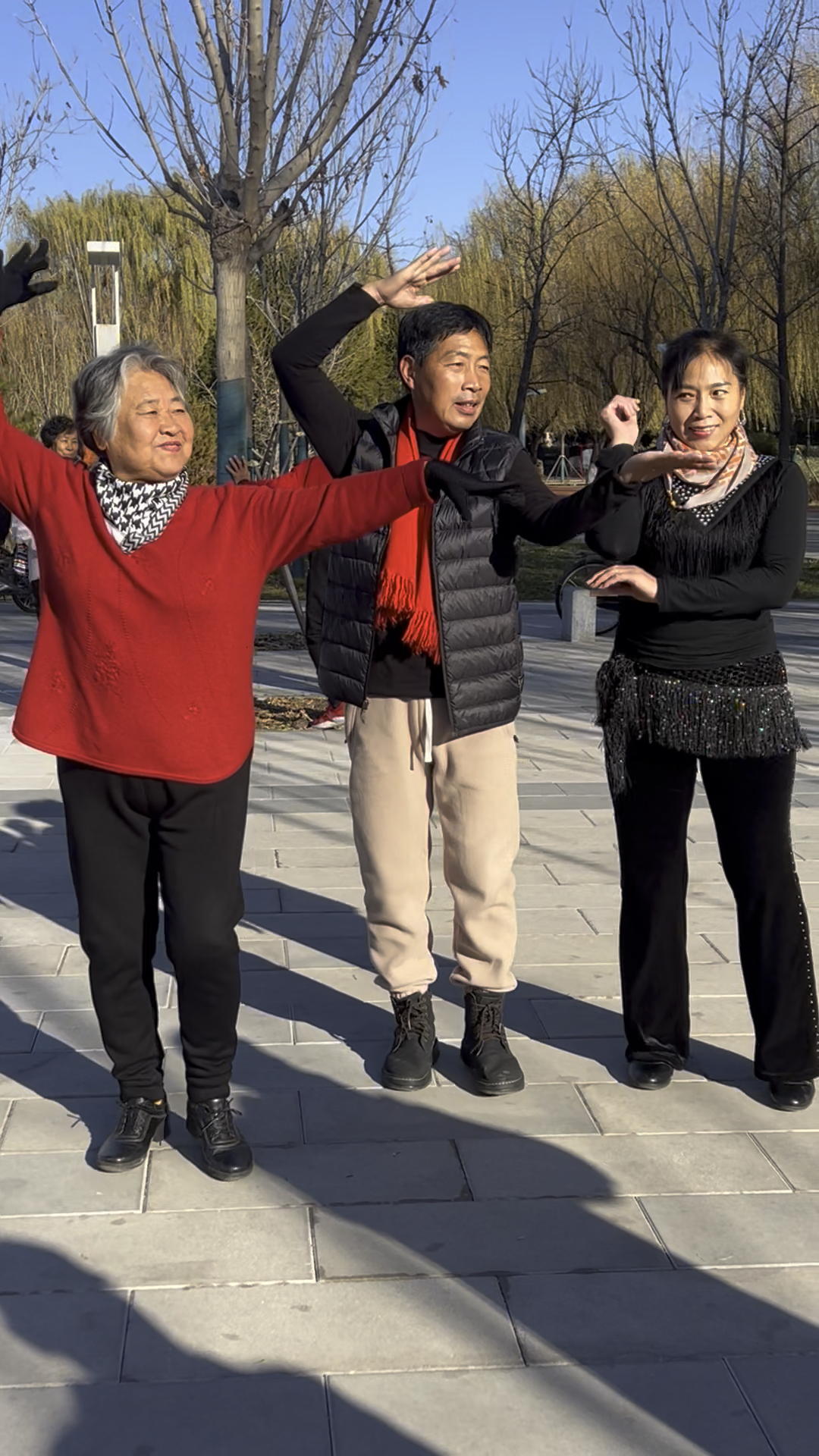 78岁的老奶奶舞出了健康舞出了自信,真让人羡慕啊