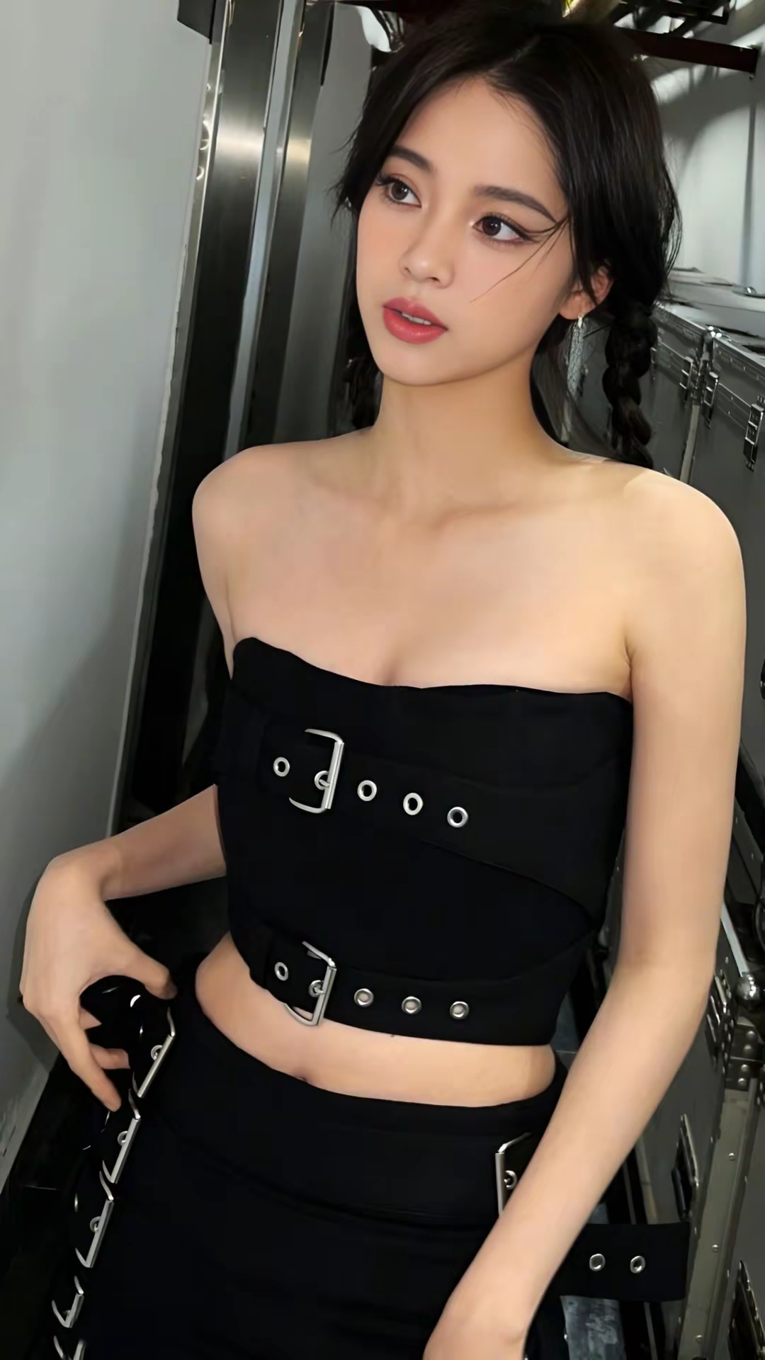 欧阳娜娜的一组生活随拍美照,00后小花青春洋溢,绝美好身材让人羡慕