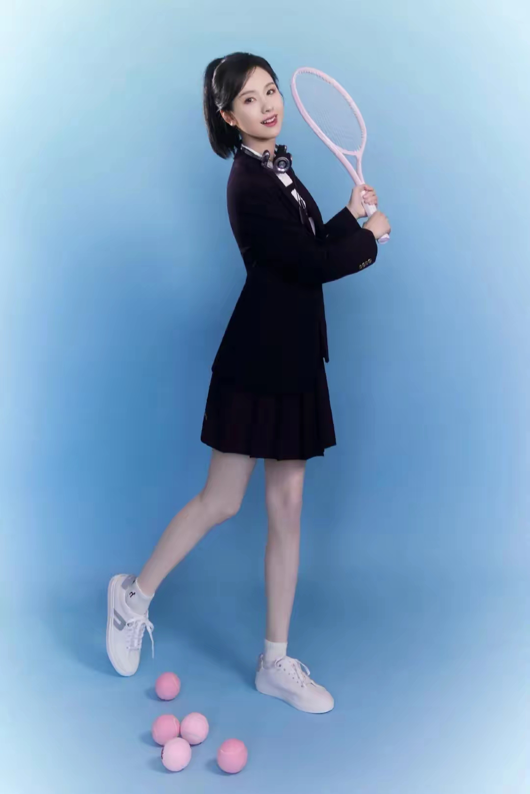 女神陈都灵的一组美照校园风的美感让人似乎回到了象牙塔