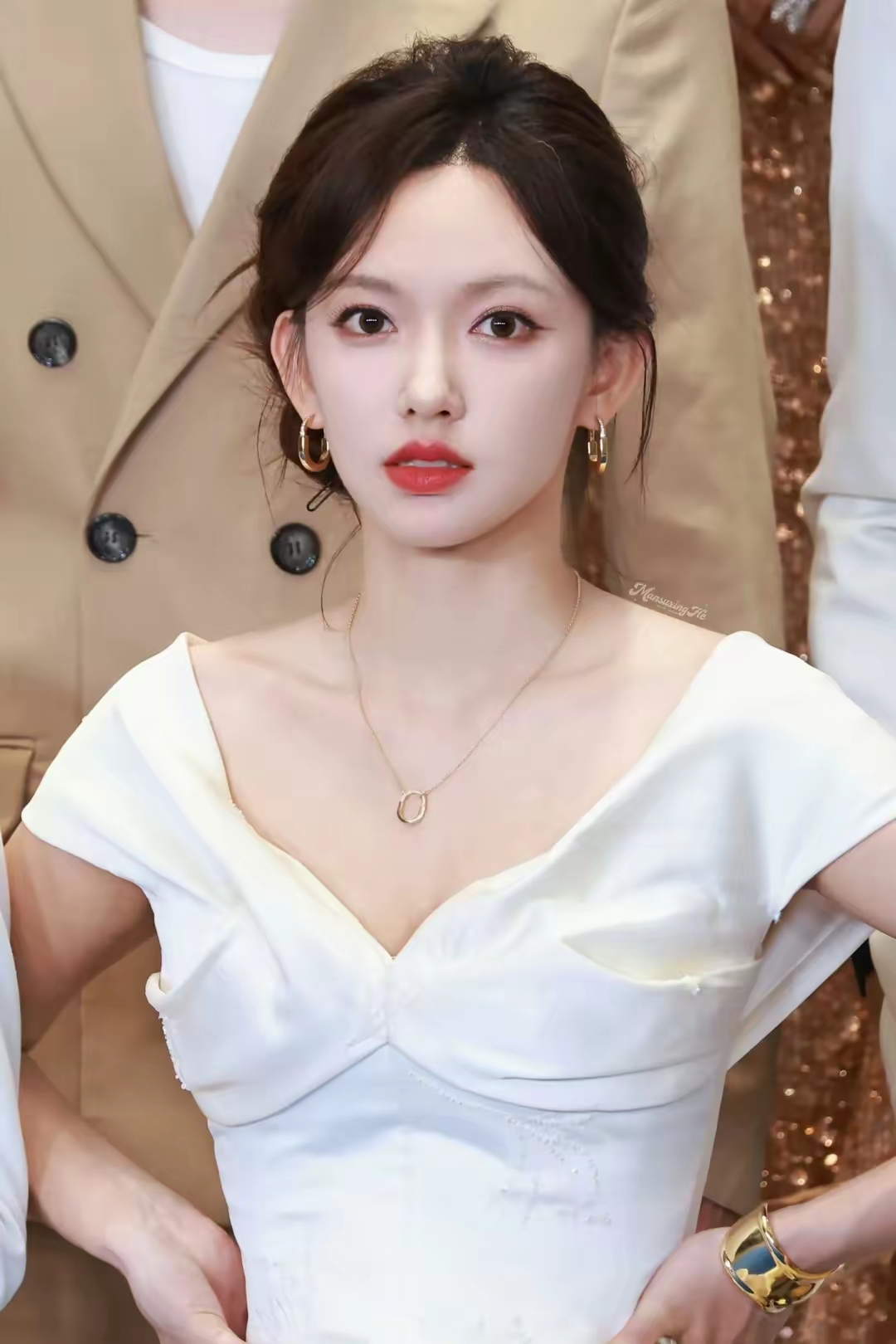 出生的流行乐女歌手,演员,程潇18岁时,就跟随女团发布了首张迷你专辑