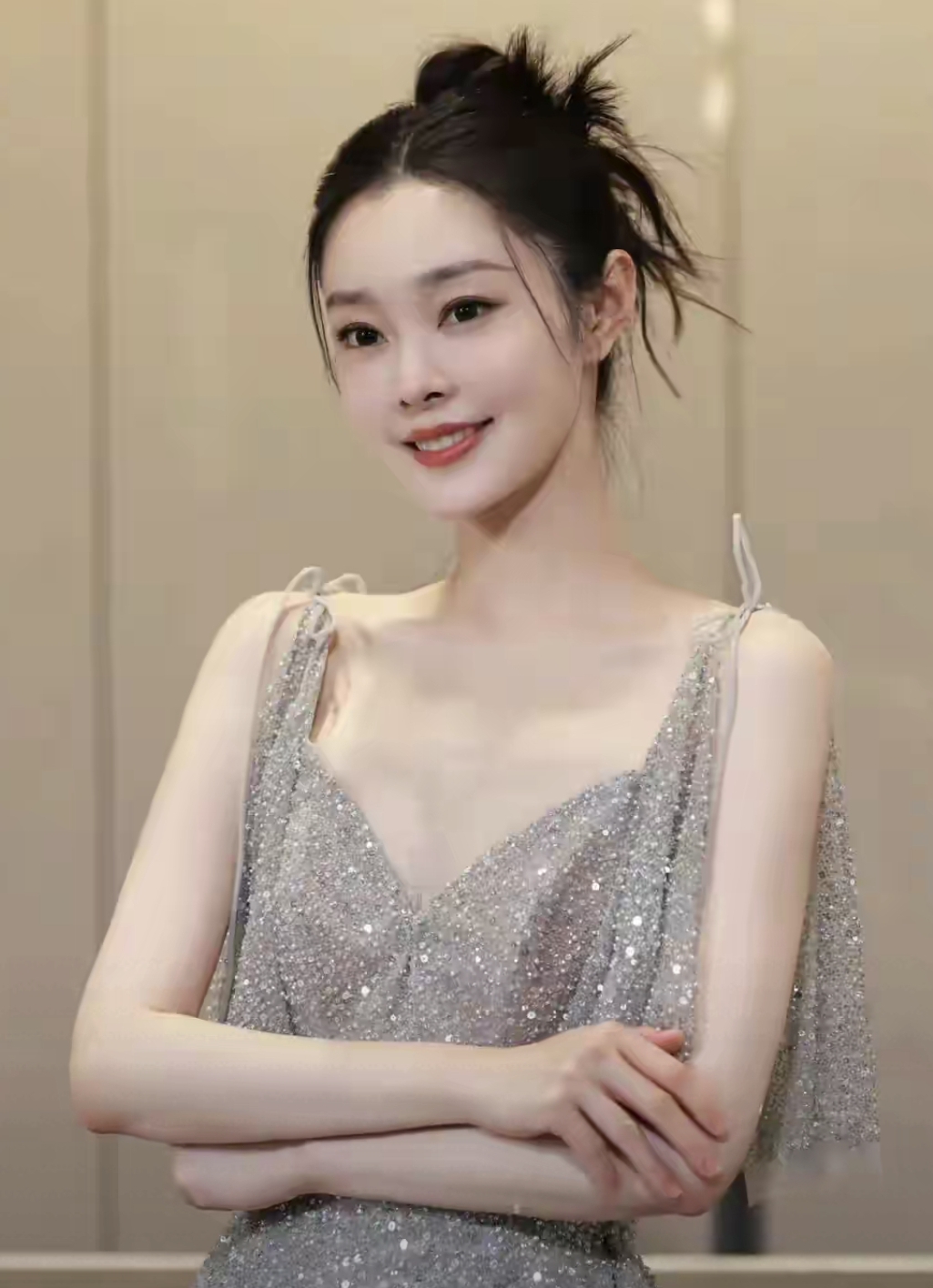 作为89年出生的内地影视演员,毕业于中央戏剧学院表演系的宋轶,她20