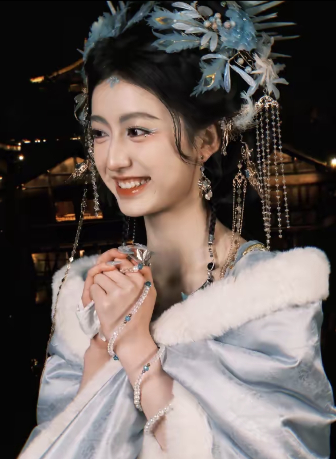 15岁古装穿搭的裴佳欣,小小年纪,穿出了大人的效果,她未来可期