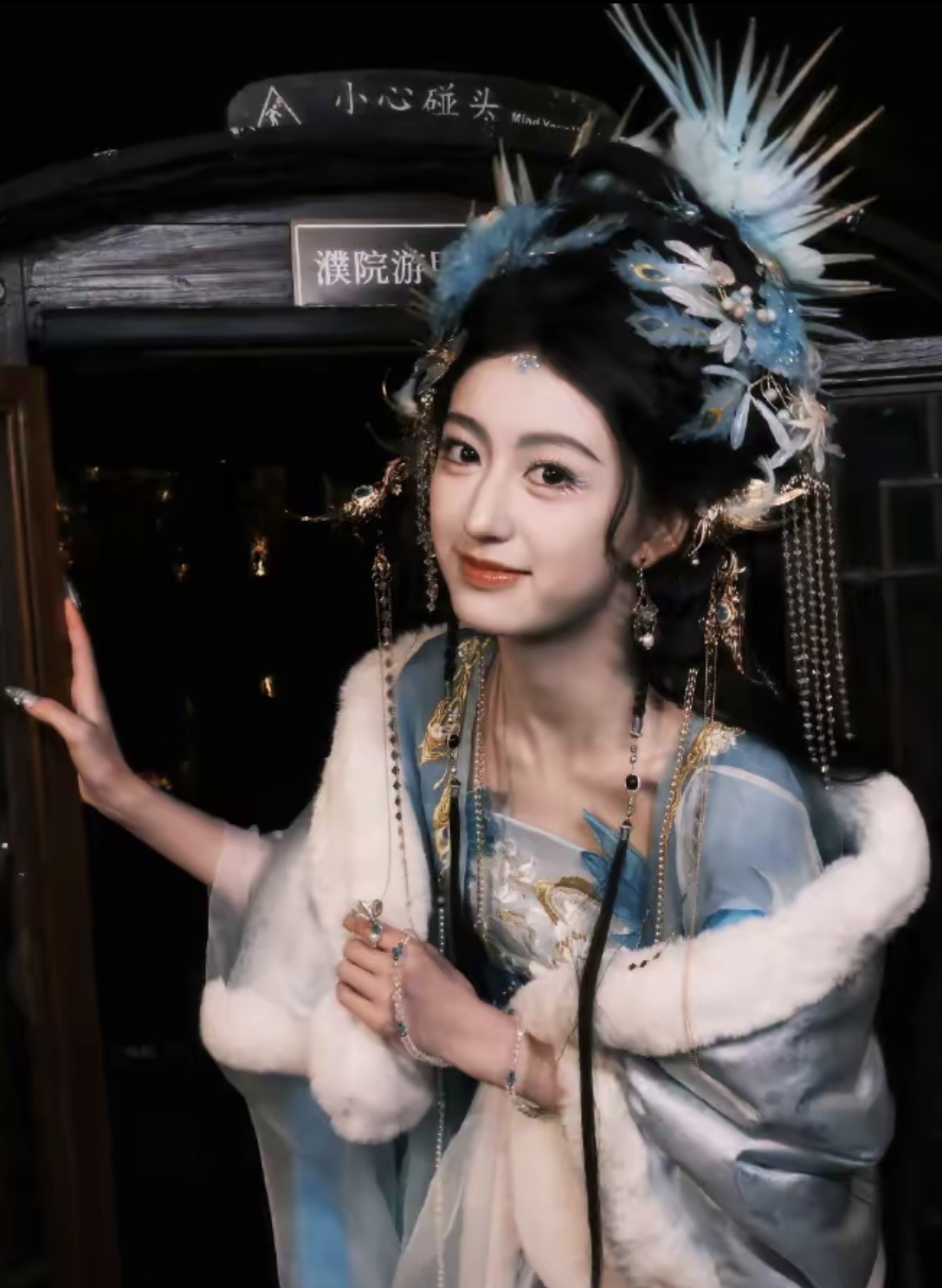 15岁古装穿搭的裴佳欣,小小年纪,穿出了大人的效果,她未来可期