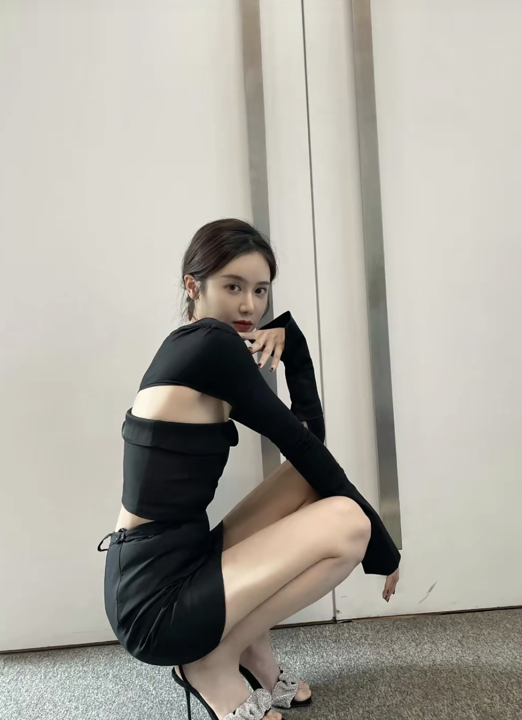 人美娜的小狗蹲合集,这个动作很考验身材和协调力