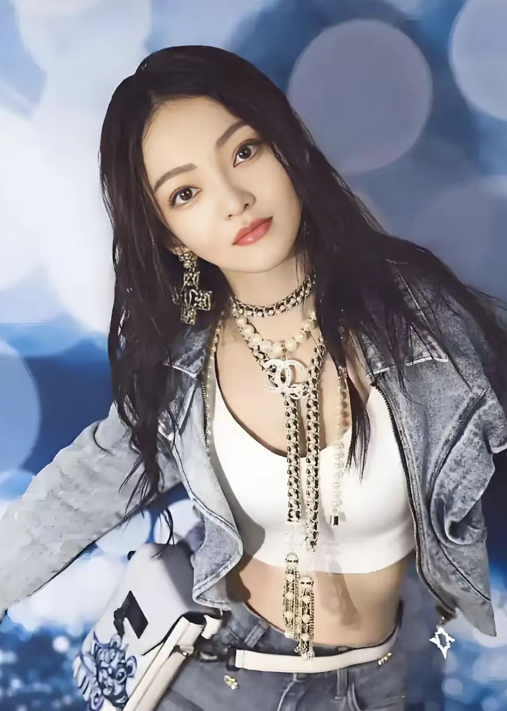 张韶涵一组美照,面容小巧精致,眼睛大而明亮,身上散发一股灵气