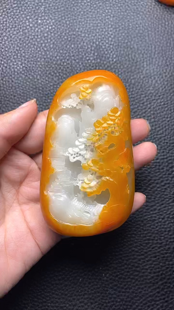 和田玉籽料山水手把件