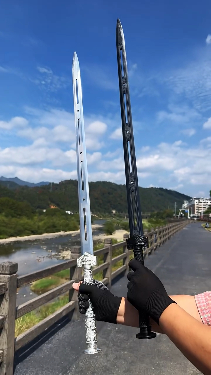 鉴赏,手工镂空黑白双剑