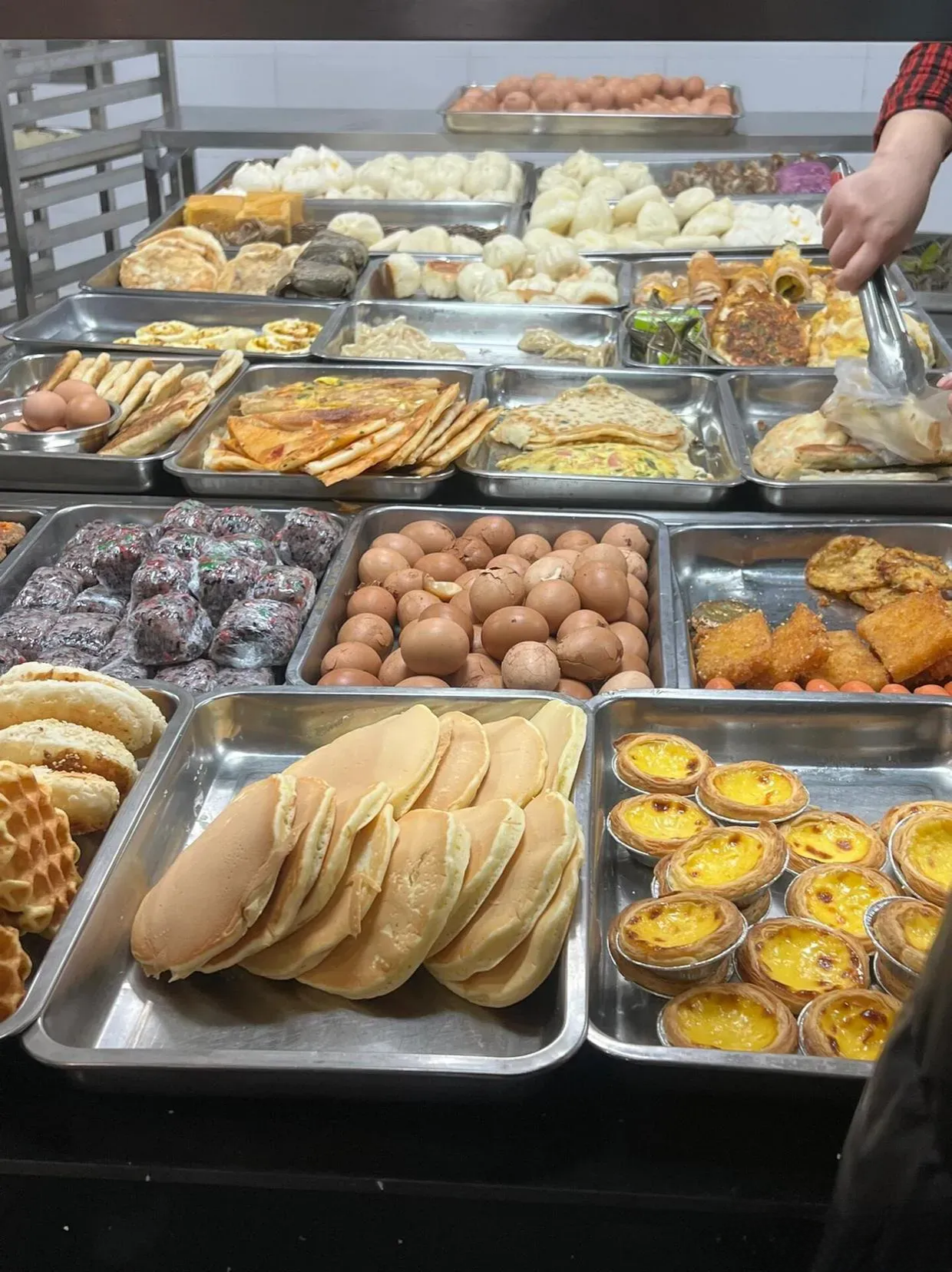 我们学校的食堂早餐,大家觉得怎么样?#食堂# #学校