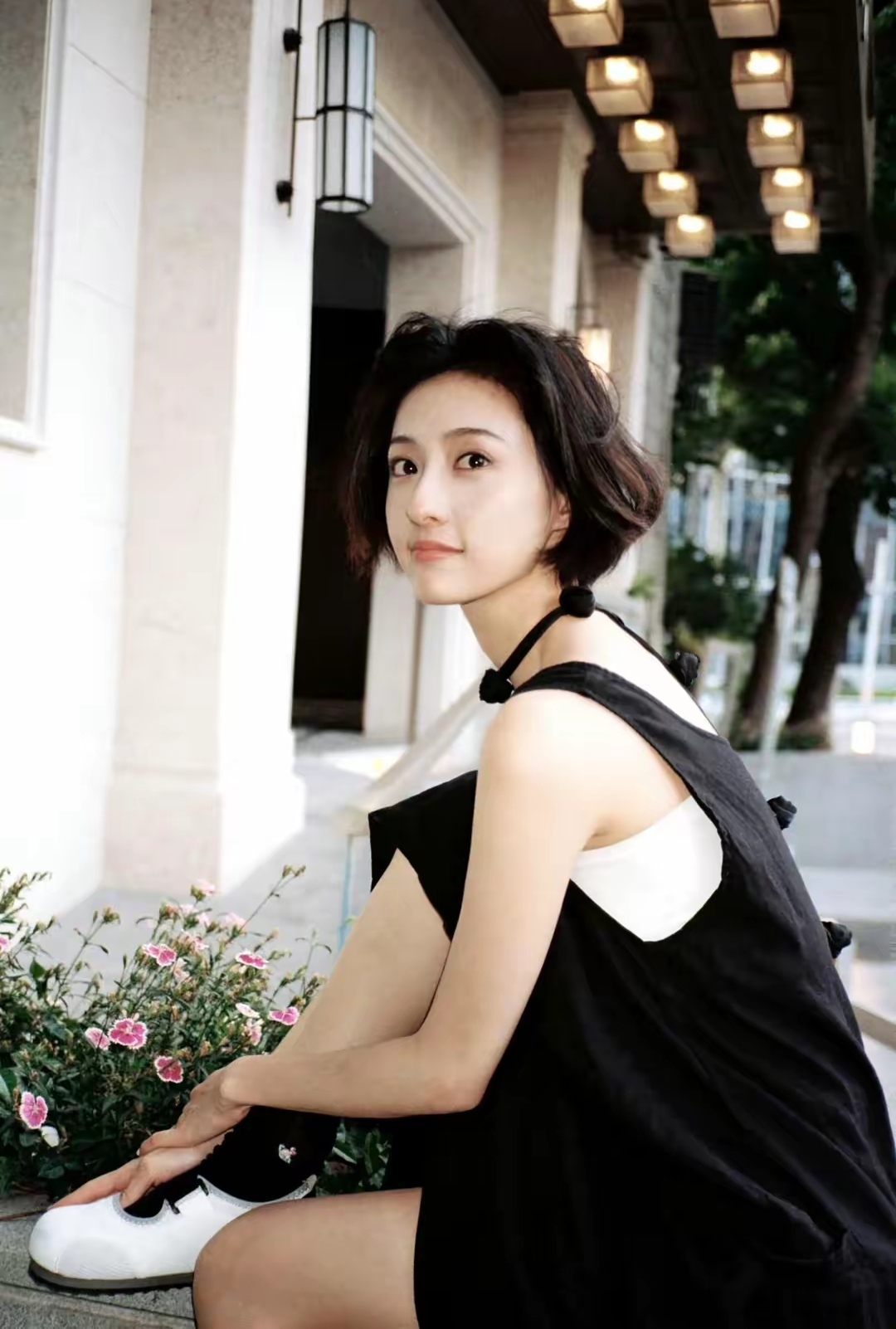 胡连馨精致短发端庄秀气一双水汪汪的大眼睛让人看着非常舒服