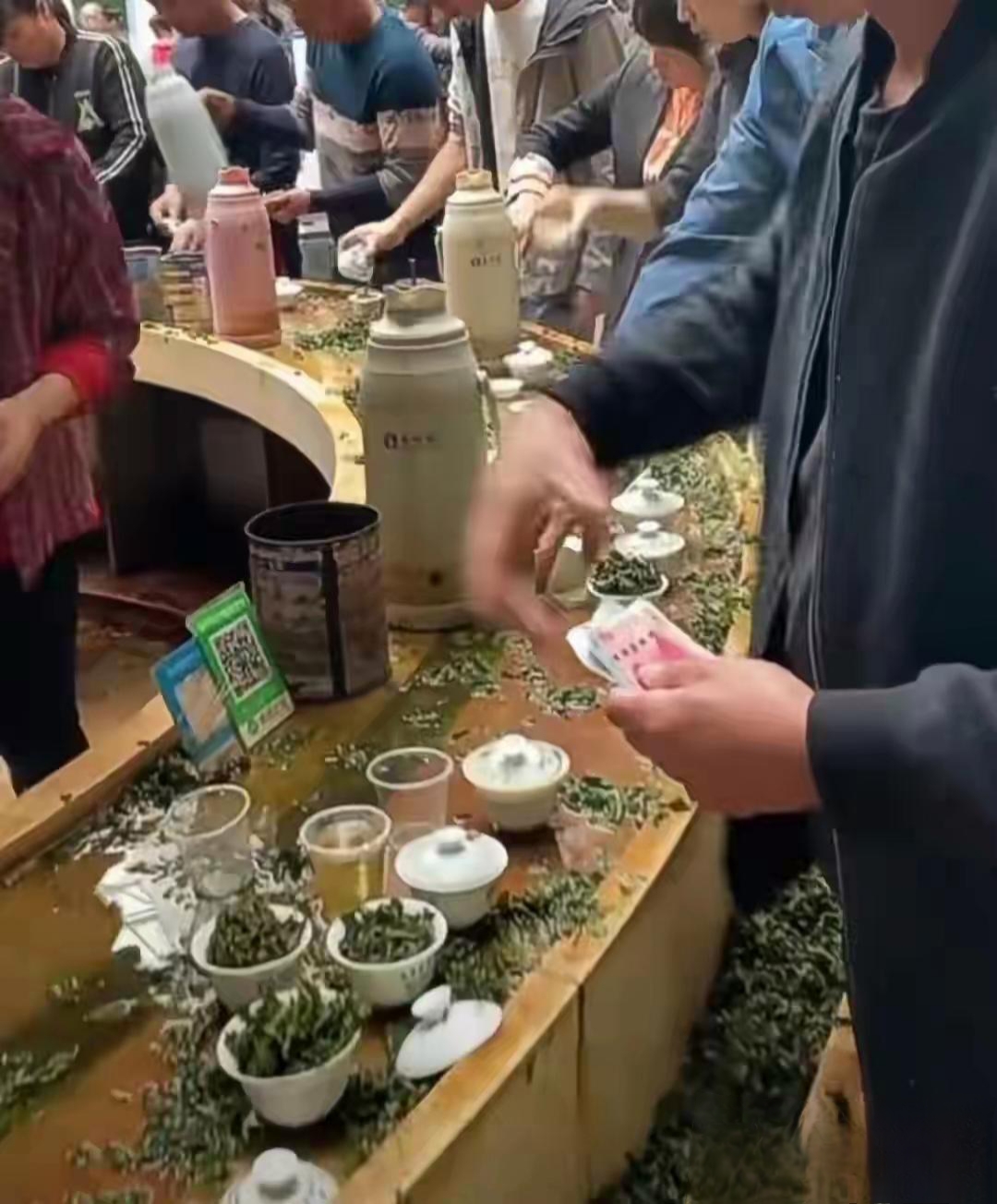 网友吐槽这店可真有意思顾客来了想喝茶得自己动手冲泡老板呢啥事
