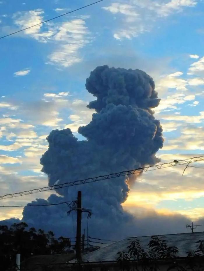 日本樱岛火山喷发图片