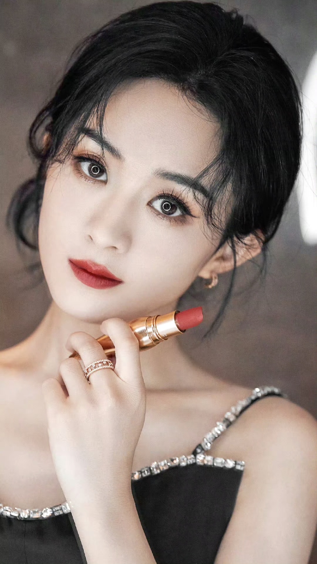 赵丽颖代言的广告口红写真,大胆创新,不失优雅!#娱乐最前沿# #赵丽颖