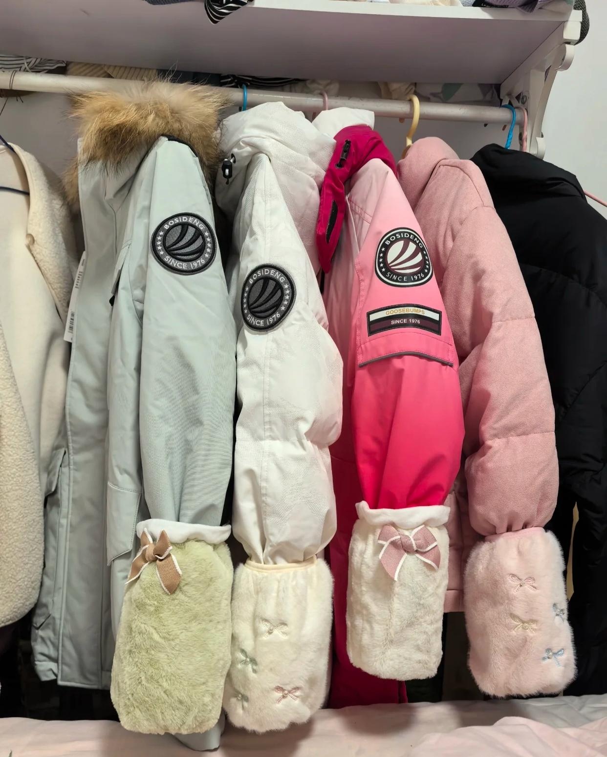 难道是怕羽绒服的袖子脏得太快?