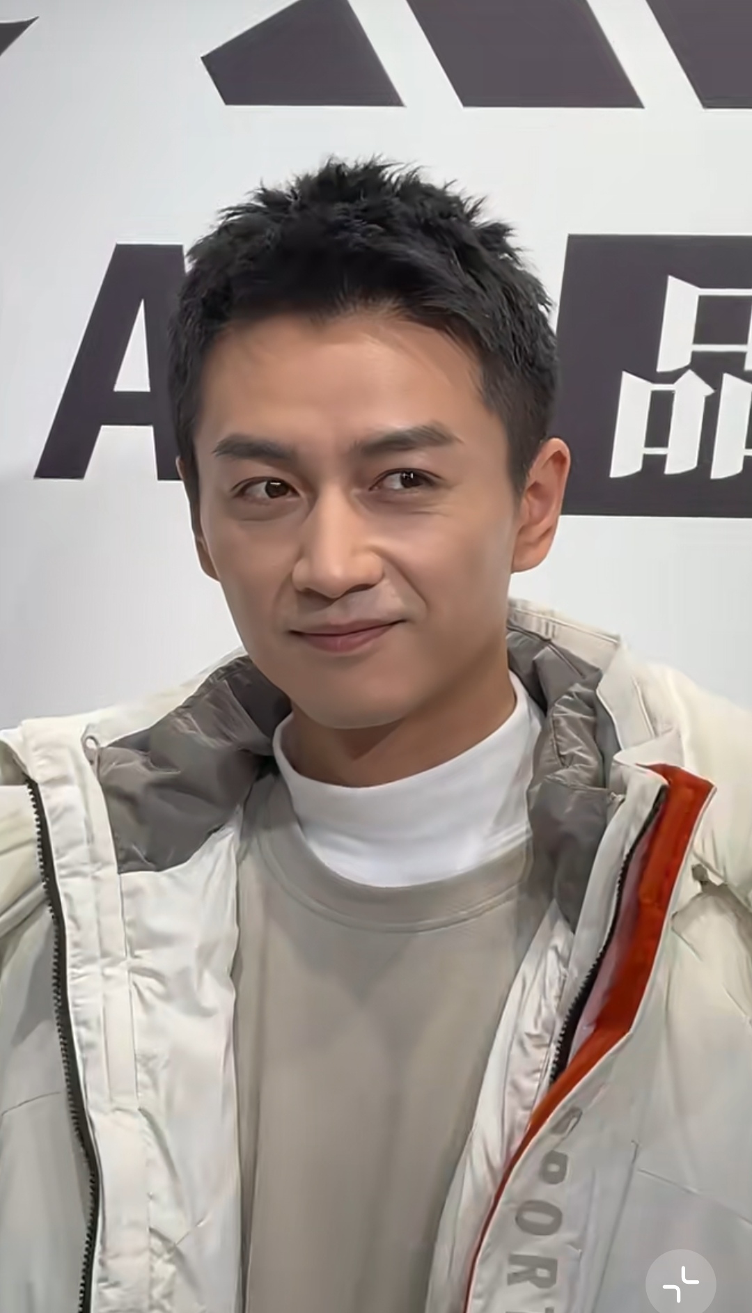 37岁的陈晓也见老了,身高1米8,咋觉得他又瘦又小呢?