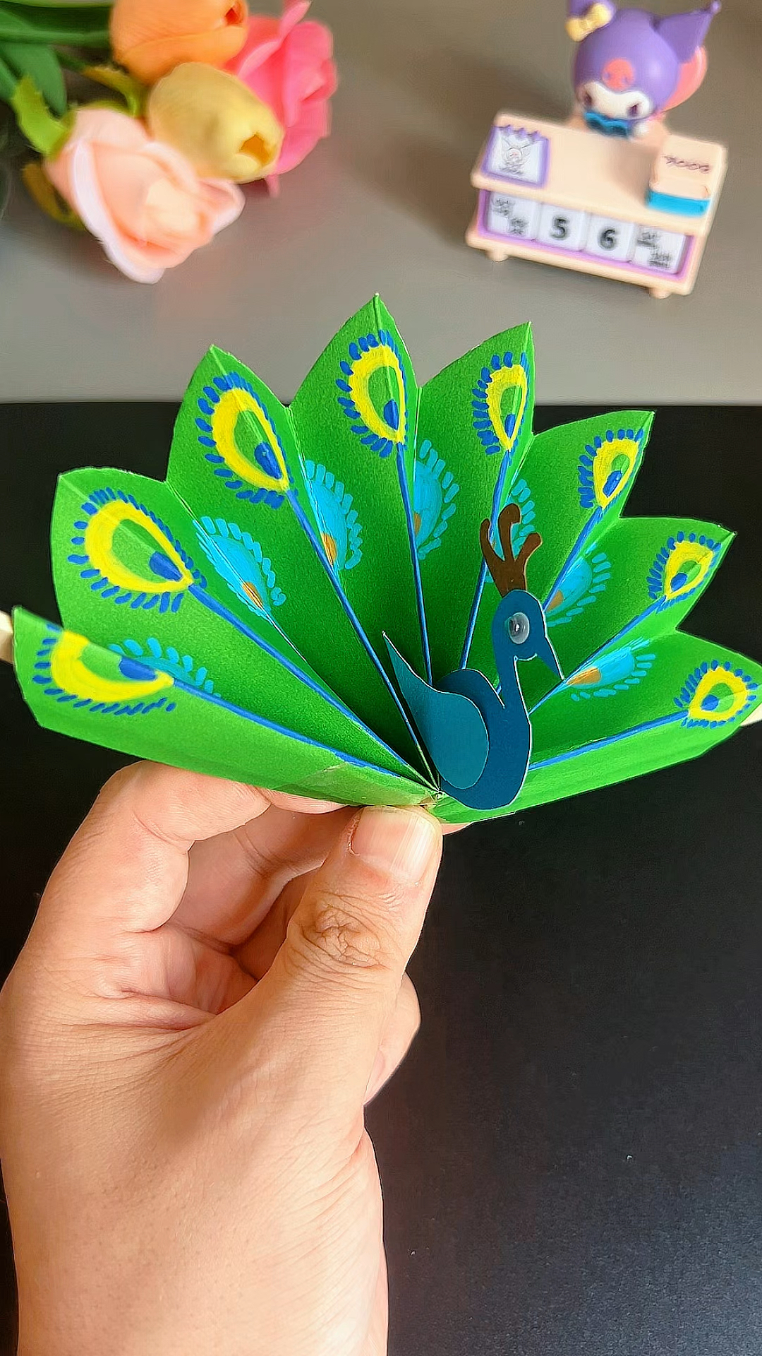 用彩纸做个漂亮的孔雀开屏小玩具吧 #手工diy #亲子手工