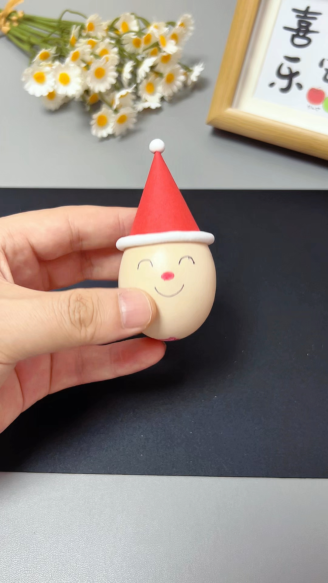 圣诞节快到了,用鸡蛋壳做个圣诞老人不倒翁吧 #圣诞节手工