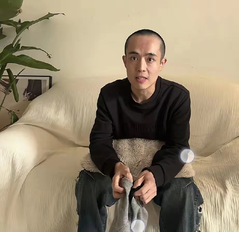 王星爆涨30万粉丝,首次公开谈恢复状态,皮肤严重松弛!