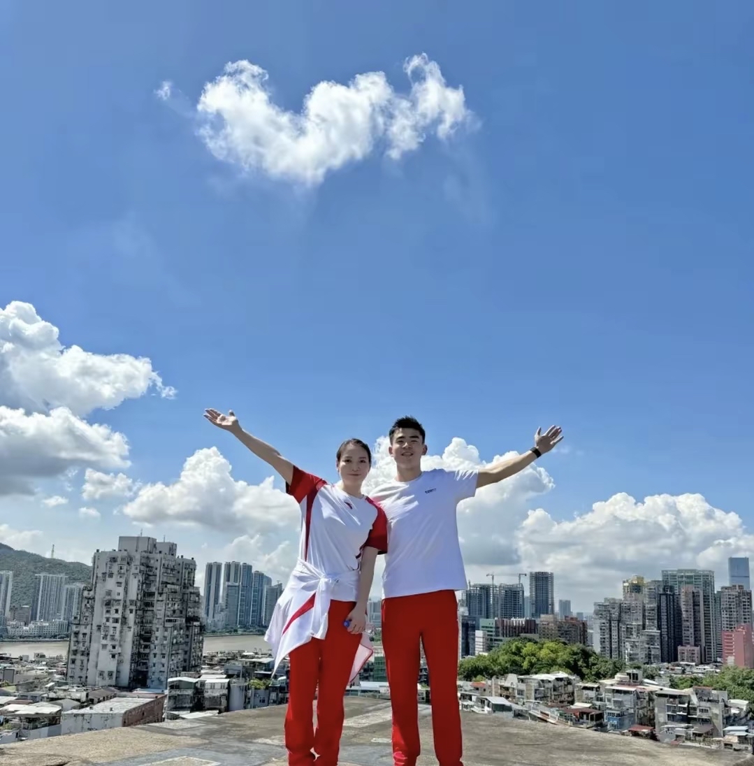 又一次看到雅思组合在澳门的合影啦!