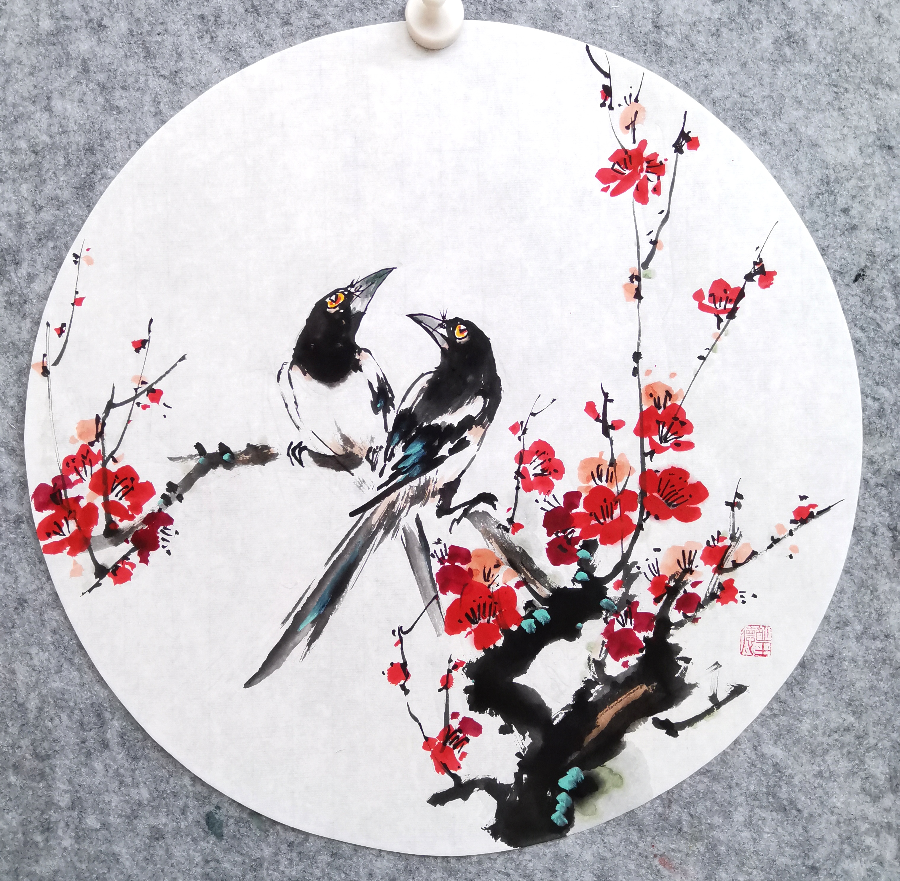 《喜上眉梢》喜鹊与梅花组合圆形构图国画