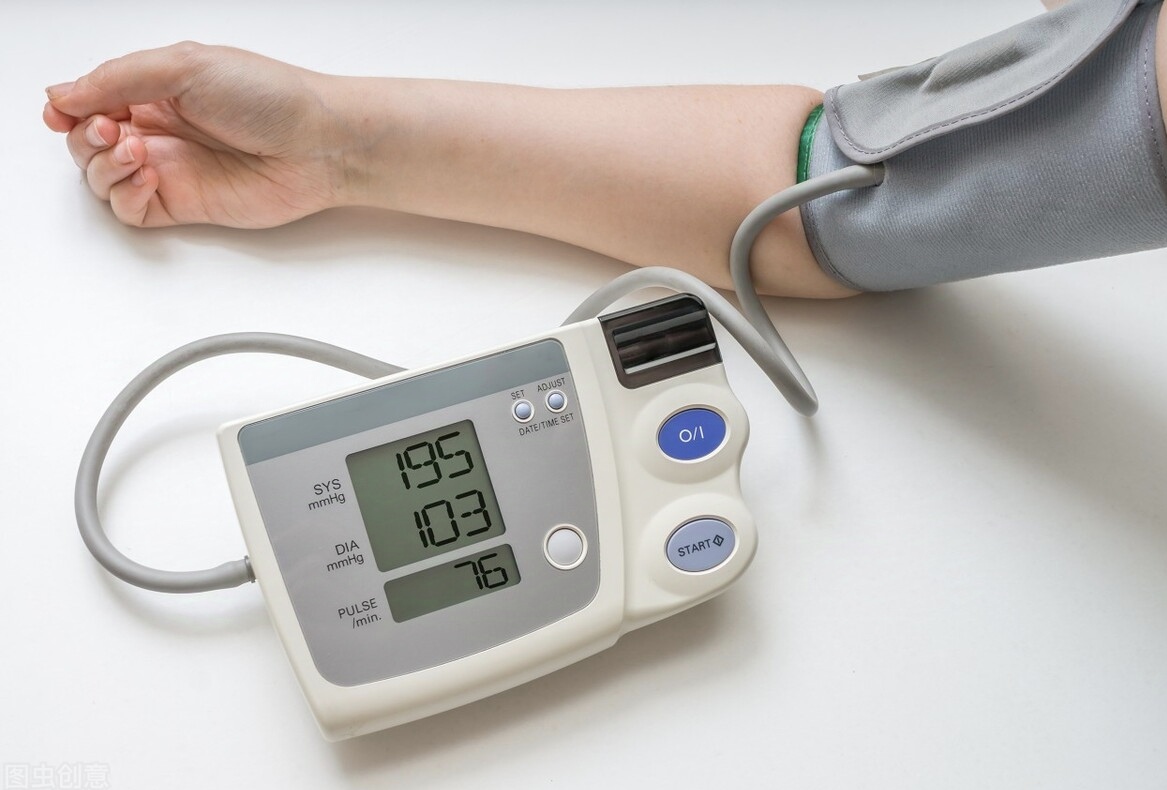 不知道哪个领导拍板,车间上午突袭体检,只有一个项目就是量血压,搞得