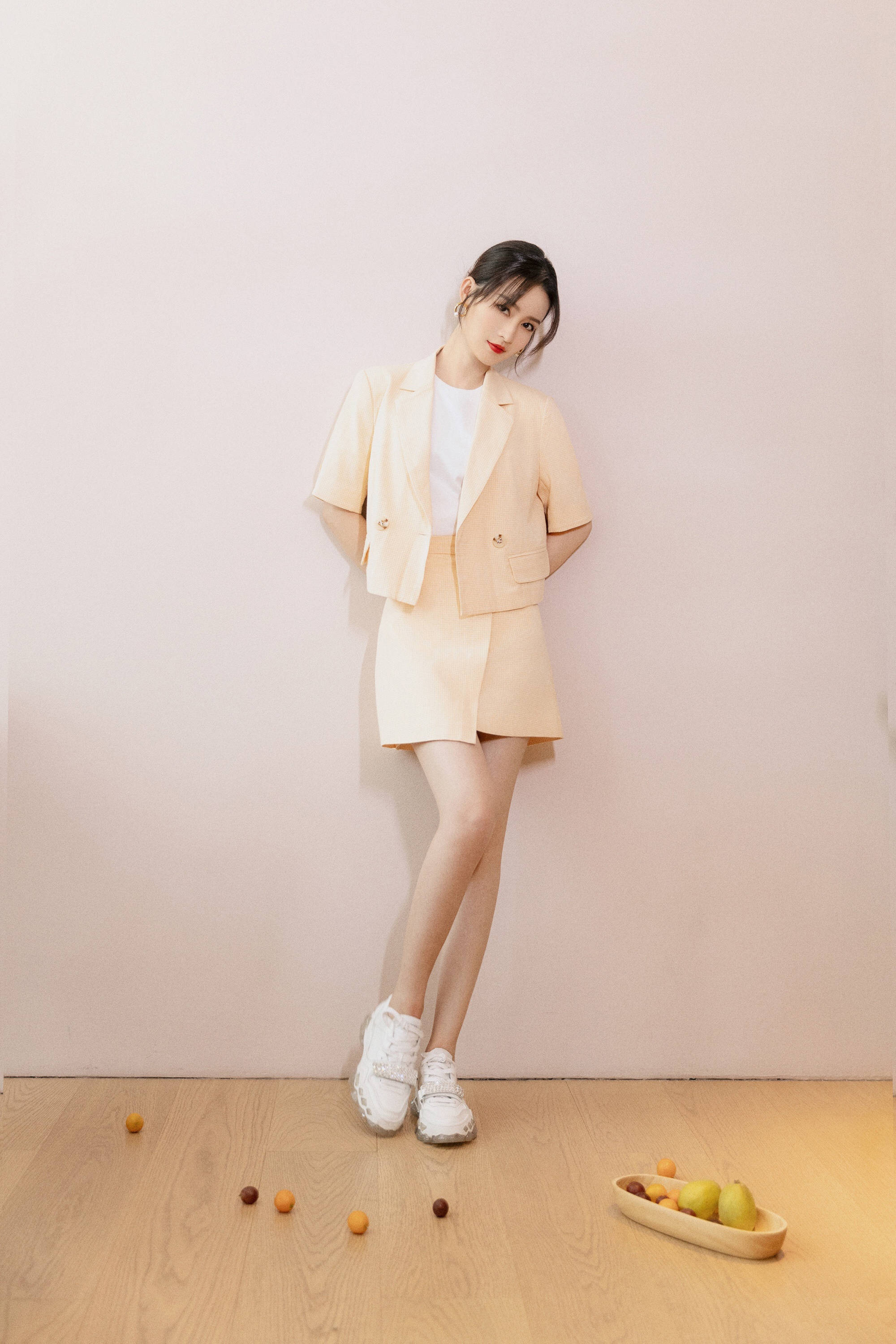 李沁:身高166cm的演技派女神,五官精致演技精湛,被赞誉为"90后玉女