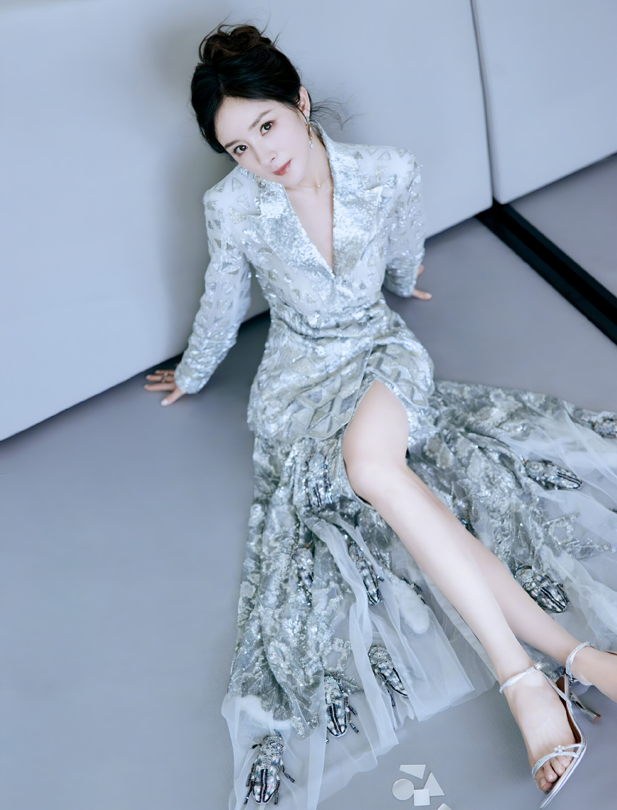 杨幂美腿魅力无限,如行走的美学,让人目不转睛!