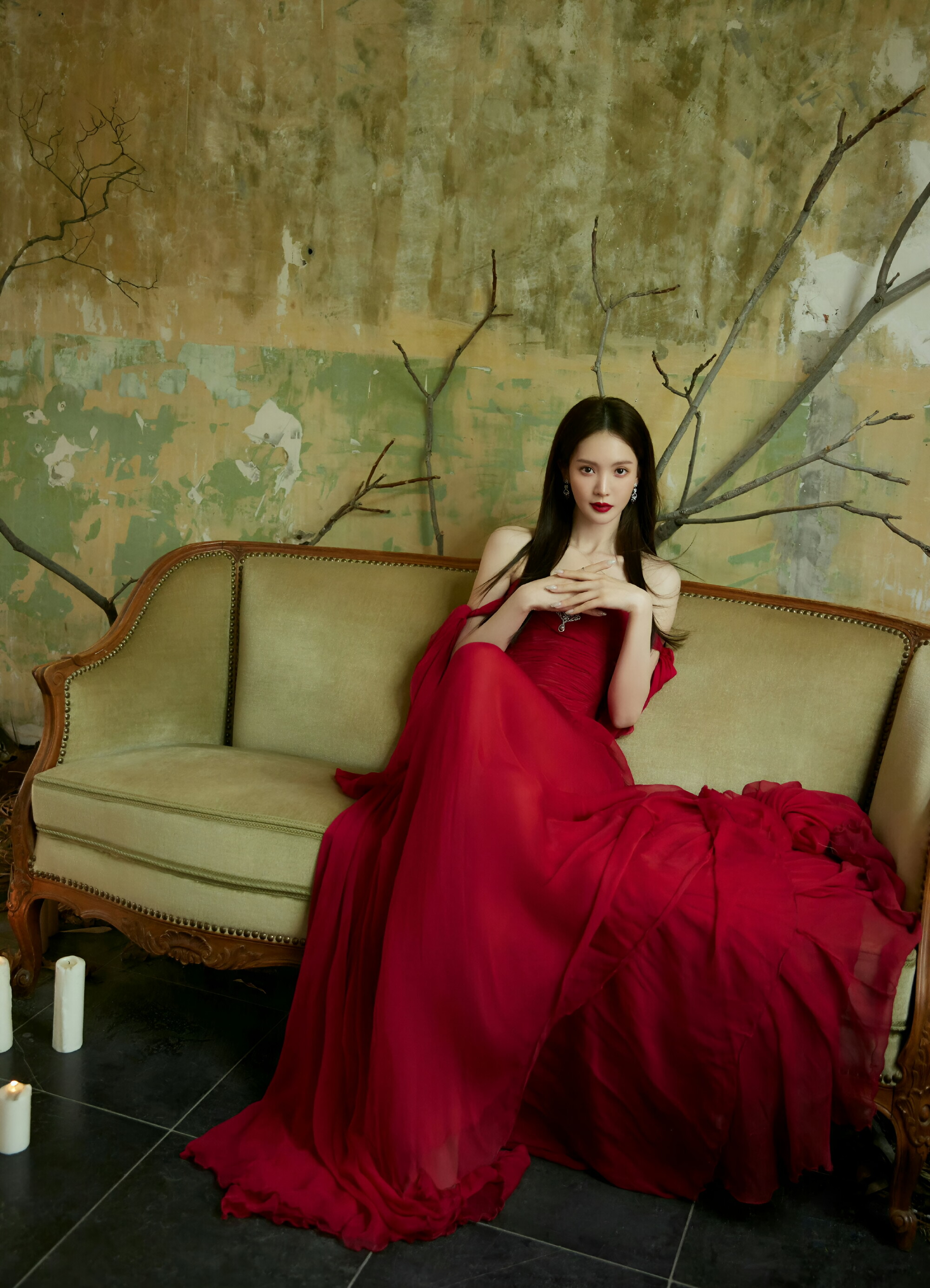 金晨红裙写真大片唯美浪漫令人陶醉