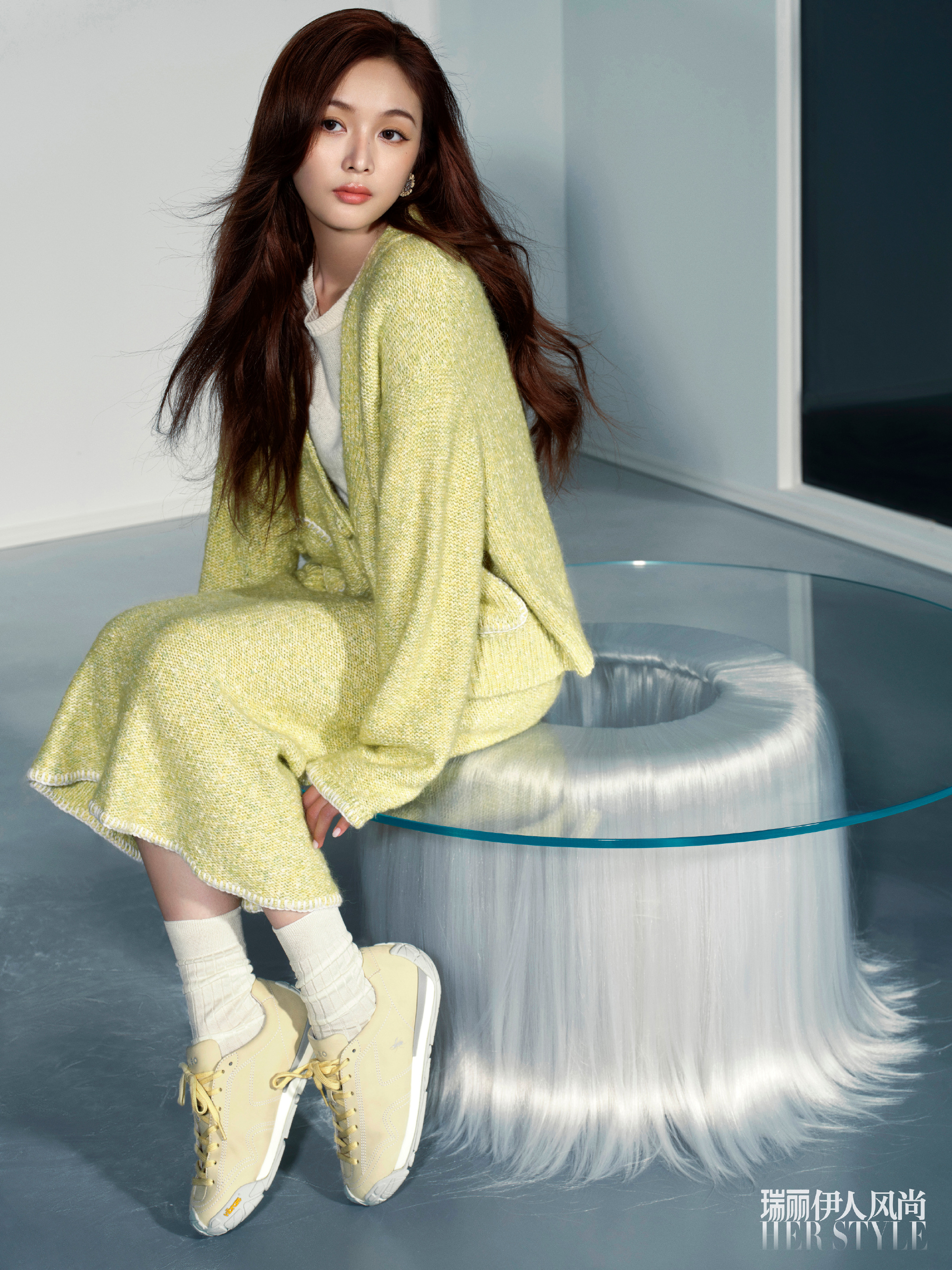 吴宣仪瑞丽伊人风尚大片,尽显优雅与魅力