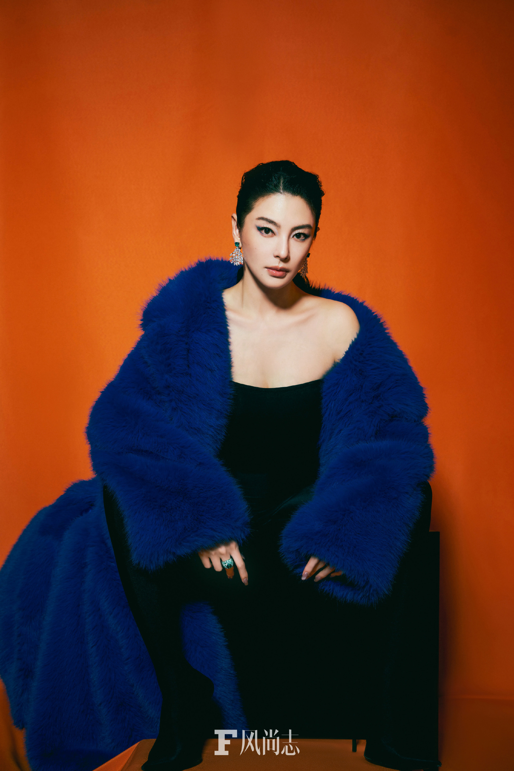 张雨绮惊艳亮相《f风尚志》封面,时尚大片彰显个性魅力,惊艳造型令人