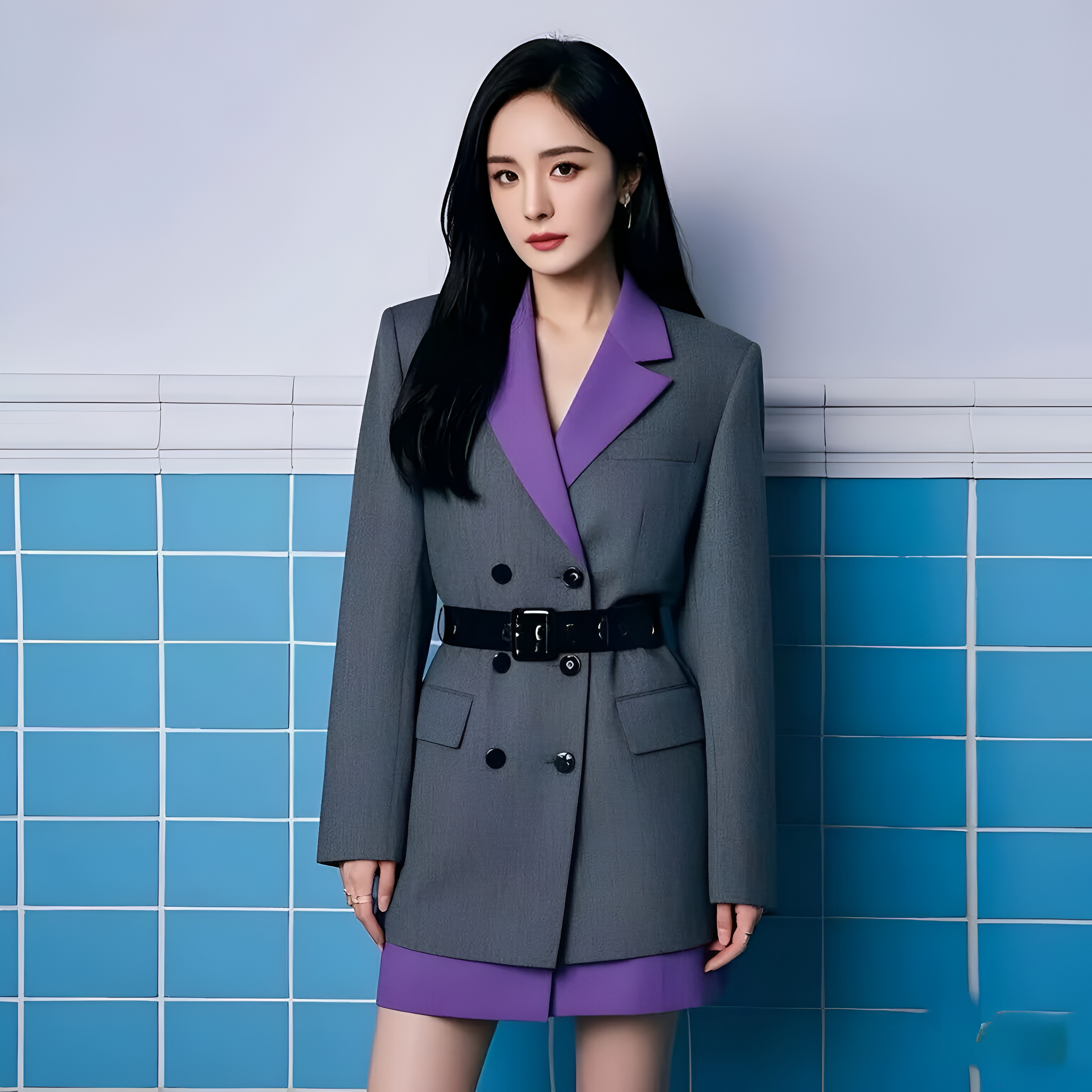 杨幂职业西服亮相,化身职场精英,韵味十足