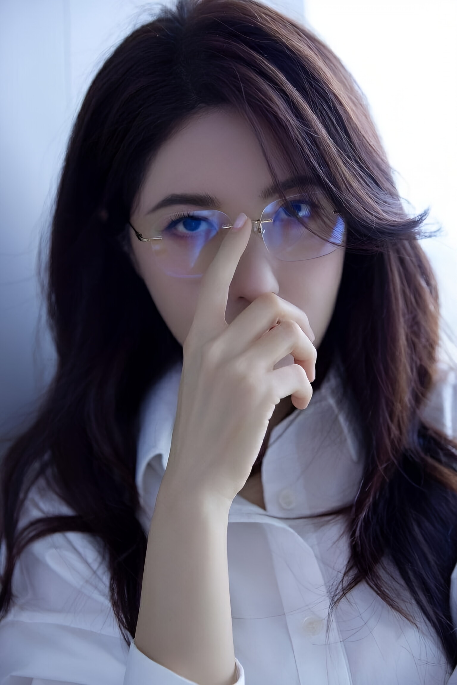 曾黎魅力绽放:美丽俏佳人时尚壁纸写真精选