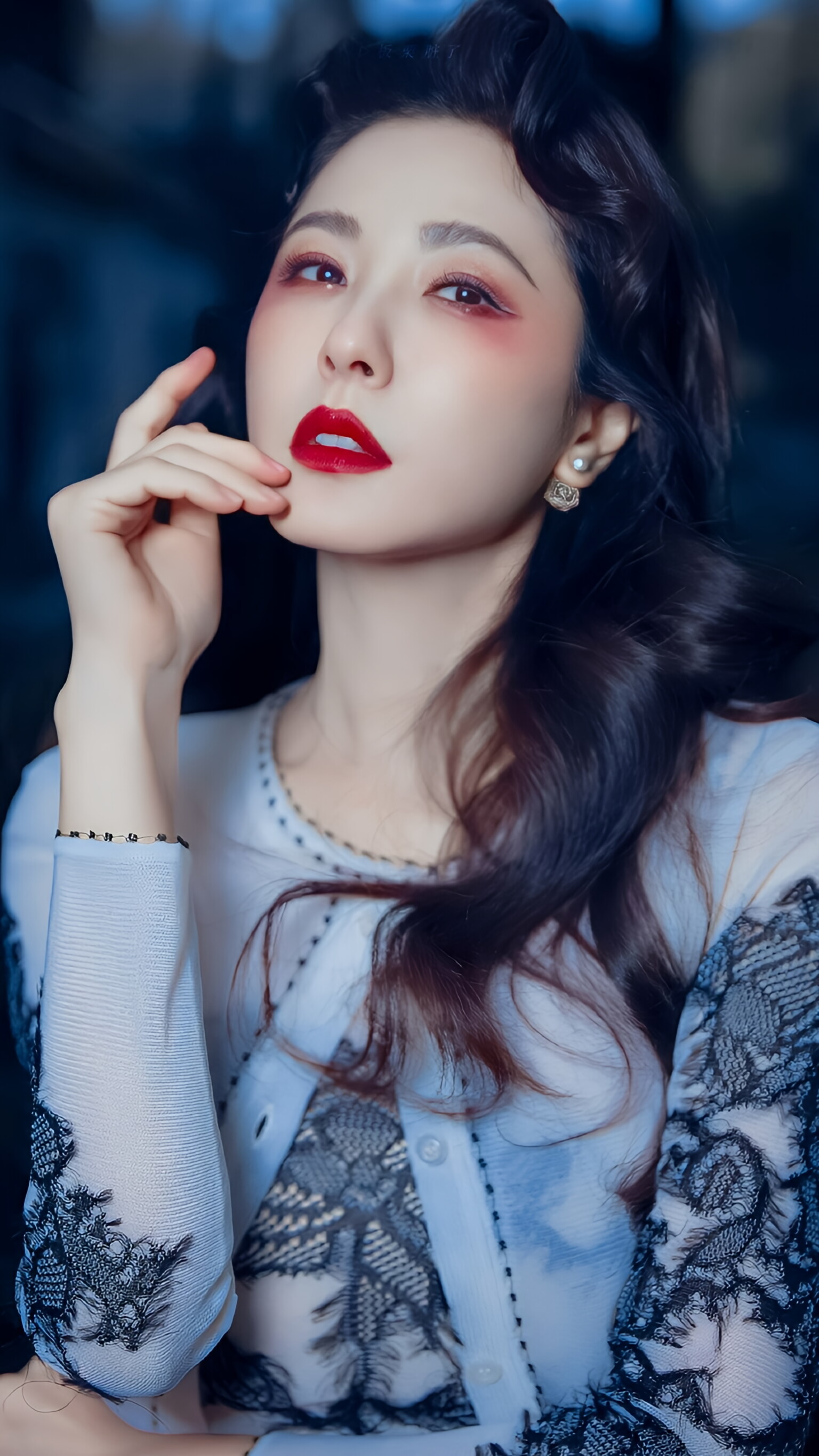 曾黎魅力绽放:美丽俏佳人时尚壁纸写真精选