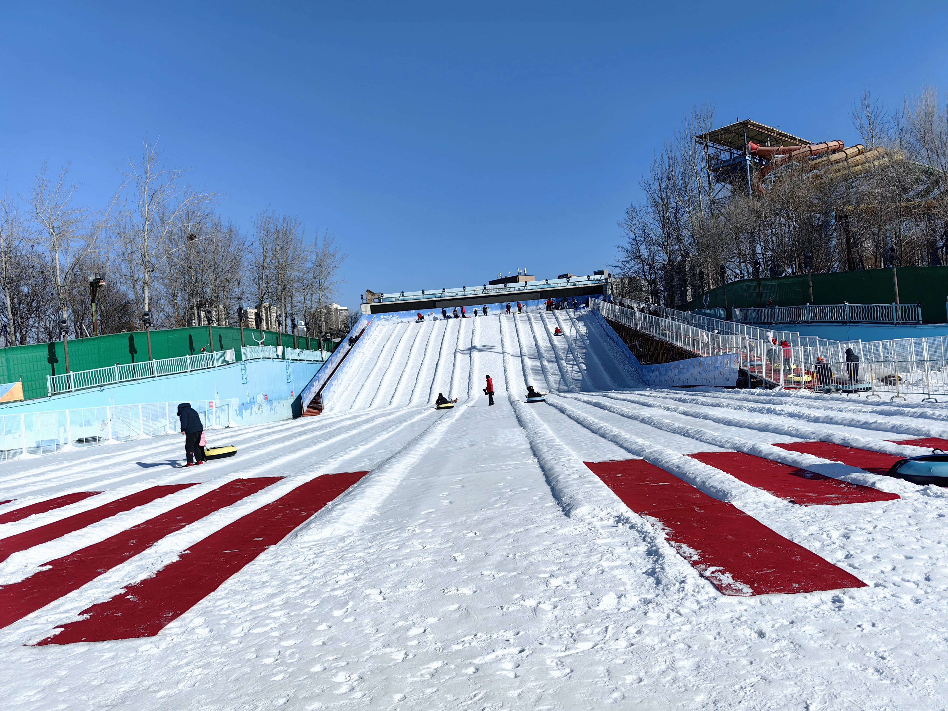 水魔方滑雪场图片