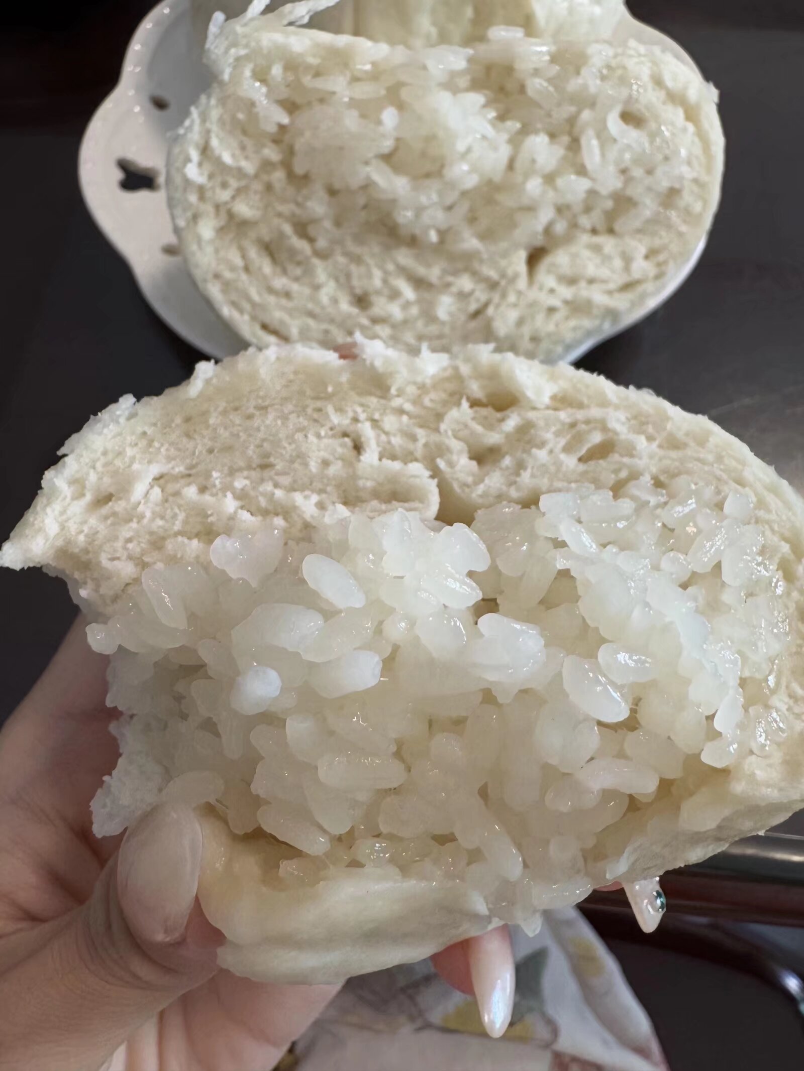 馒头包着甜甜的糯米,还蛮好吃