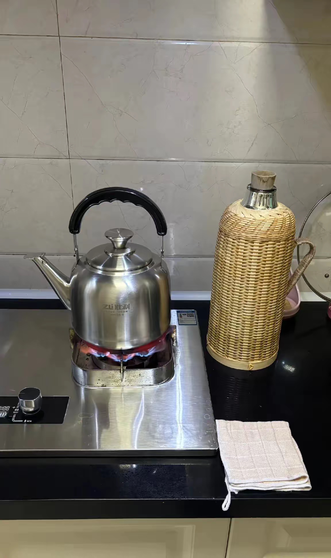 婆婆说:电水壶烧的水为阴,明火烧的水为阳