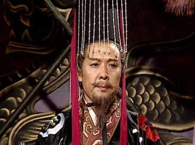 方式,"斩"一般用在两种情况:一是对阵时当场被斩,二是事后用刀斧手斩