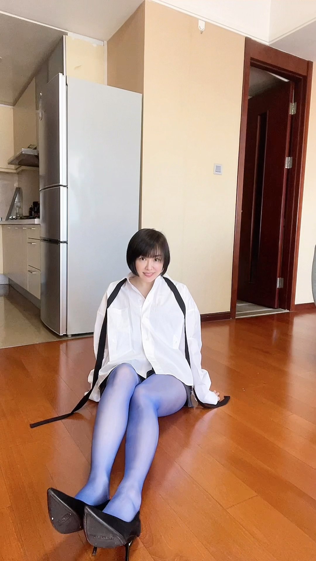 微胖姐姐蓝色裤袜穿搭