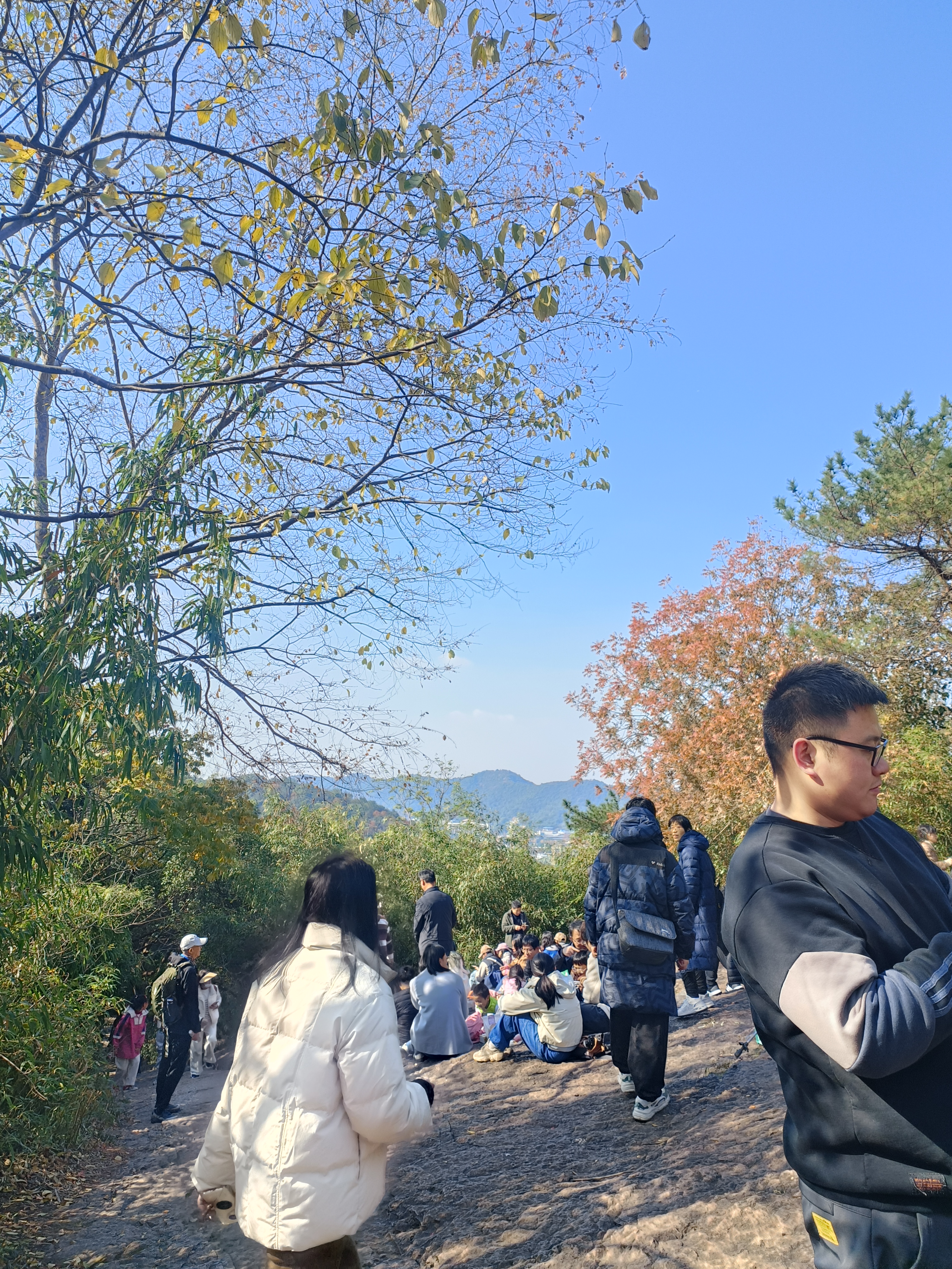 抱朴道院位于葛岭东晋时期炼丹家道士葛洪在此建抱朴庐炼丹