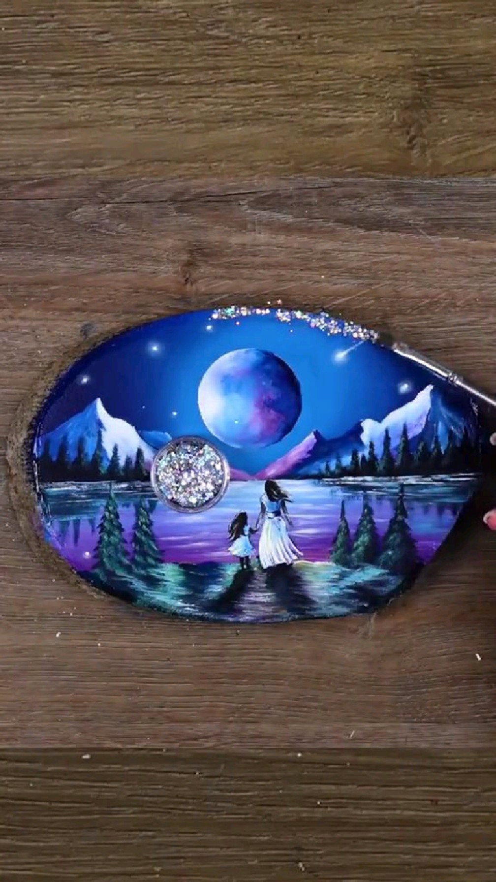 看如何在木头上画风景油画